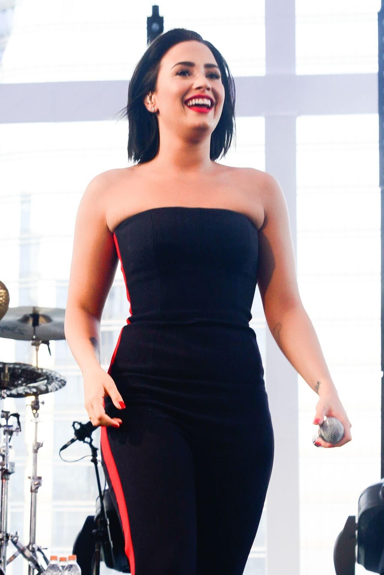 Demi Lovato – Performs at Her Vevo Private Concert in Sao 