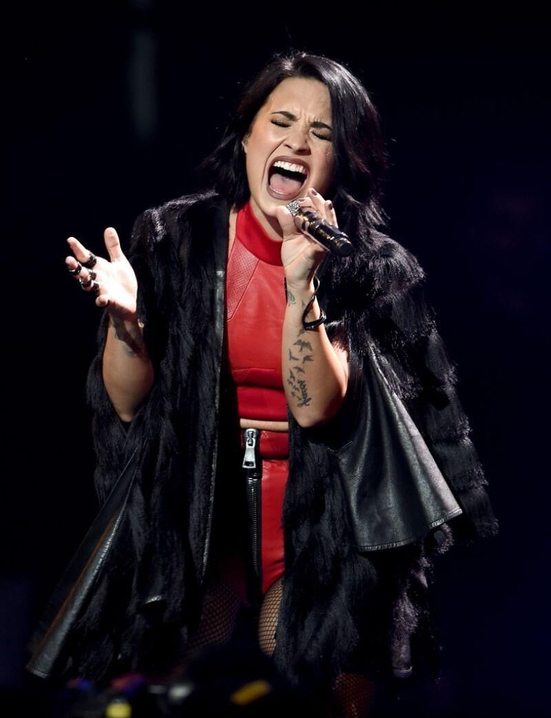 Demi Lovato se produit à Jingle Ball