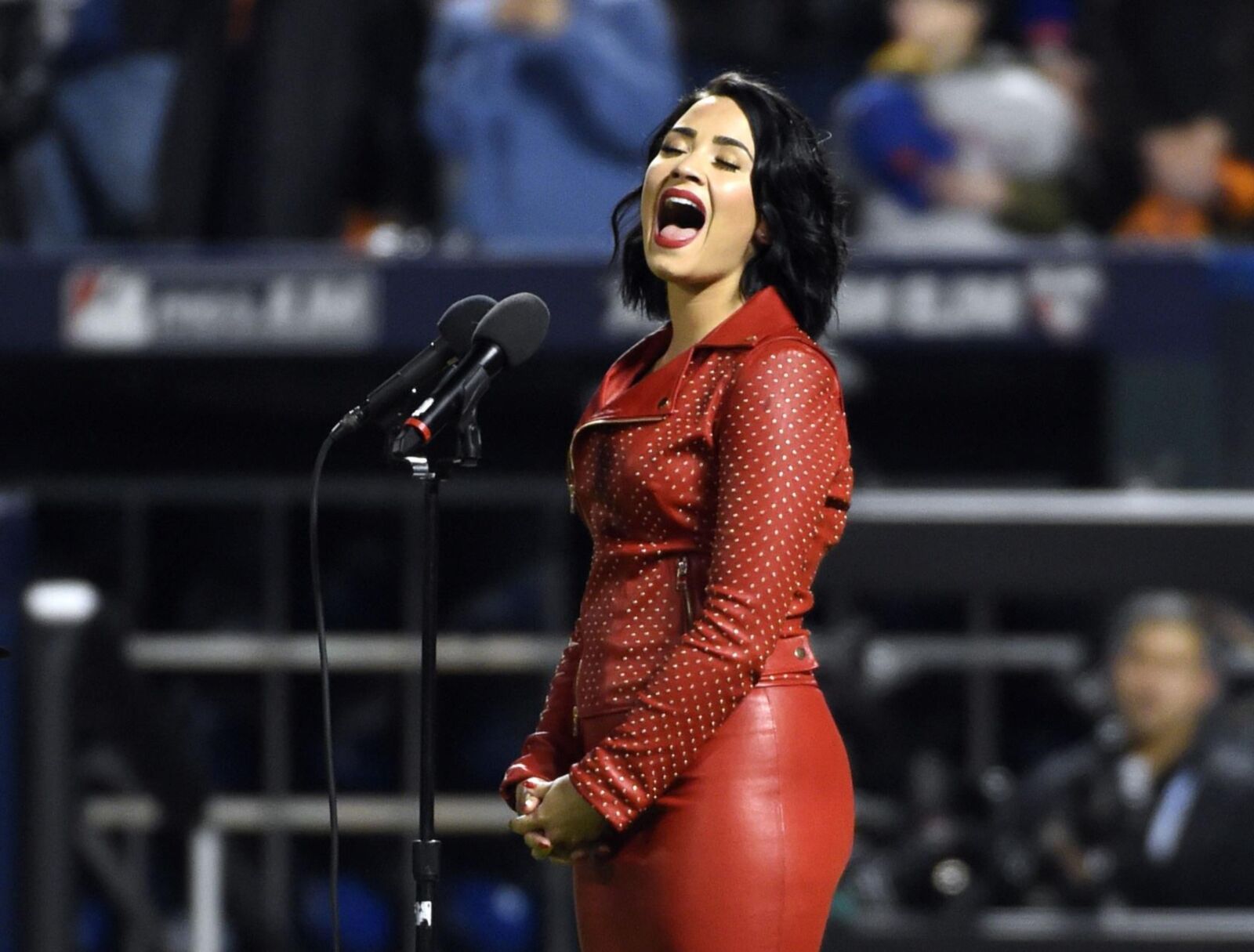 Demi Lovato - MLB World Series Game Four no Citi Field