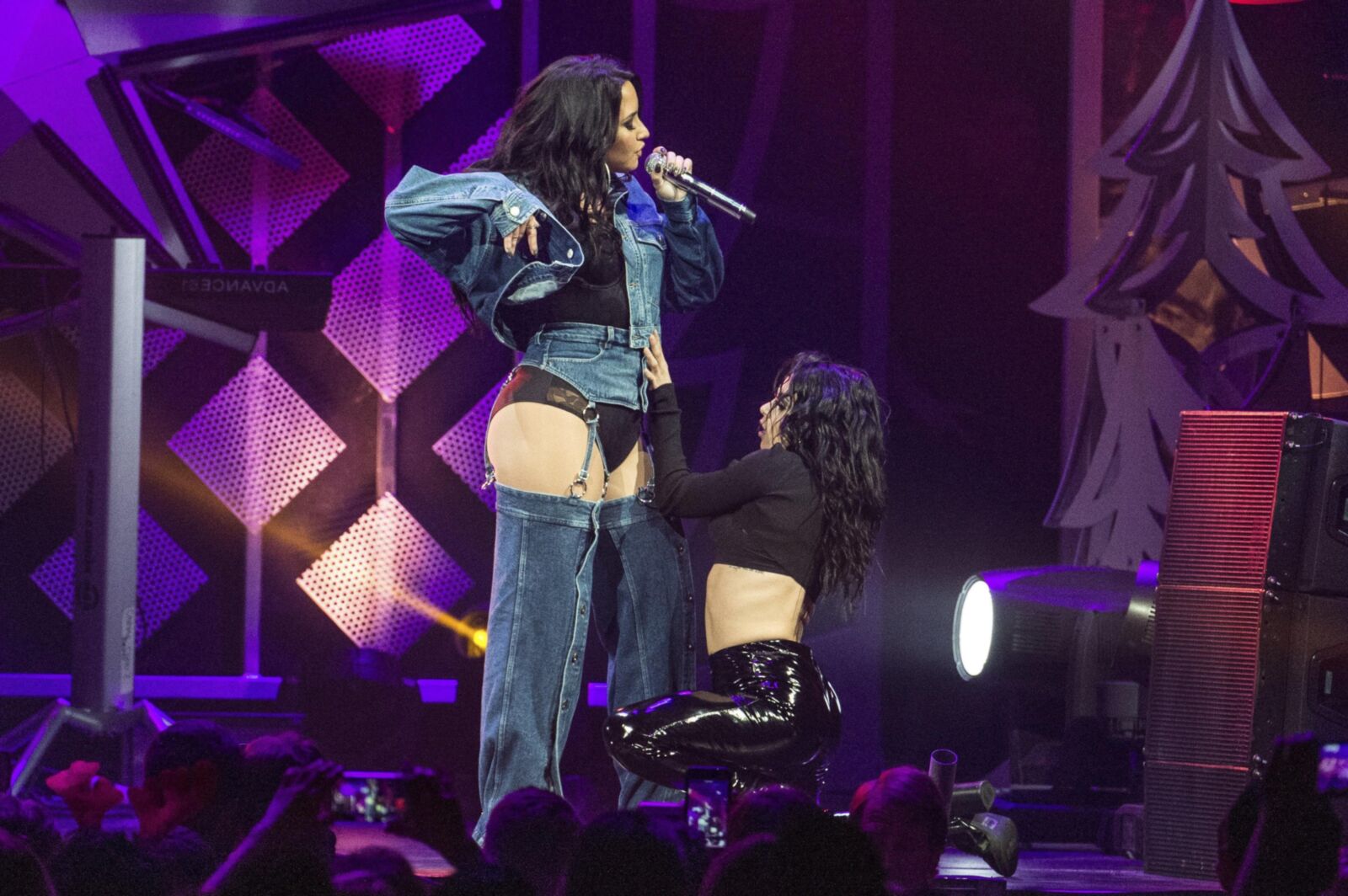 Demi Lovato - Y Jingle Ball