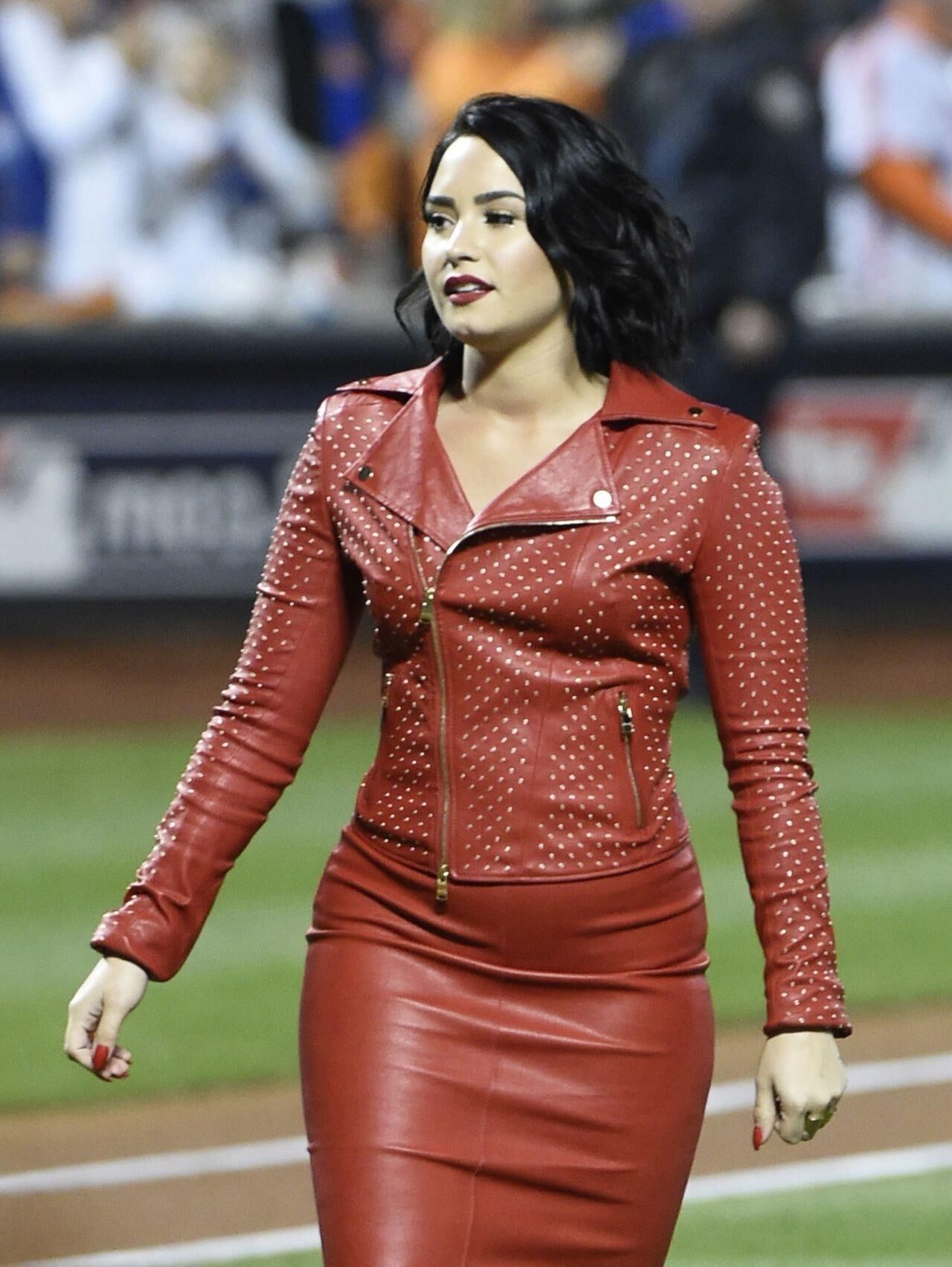 Demi Lovato - MLB World Series Game Four no Citi Field