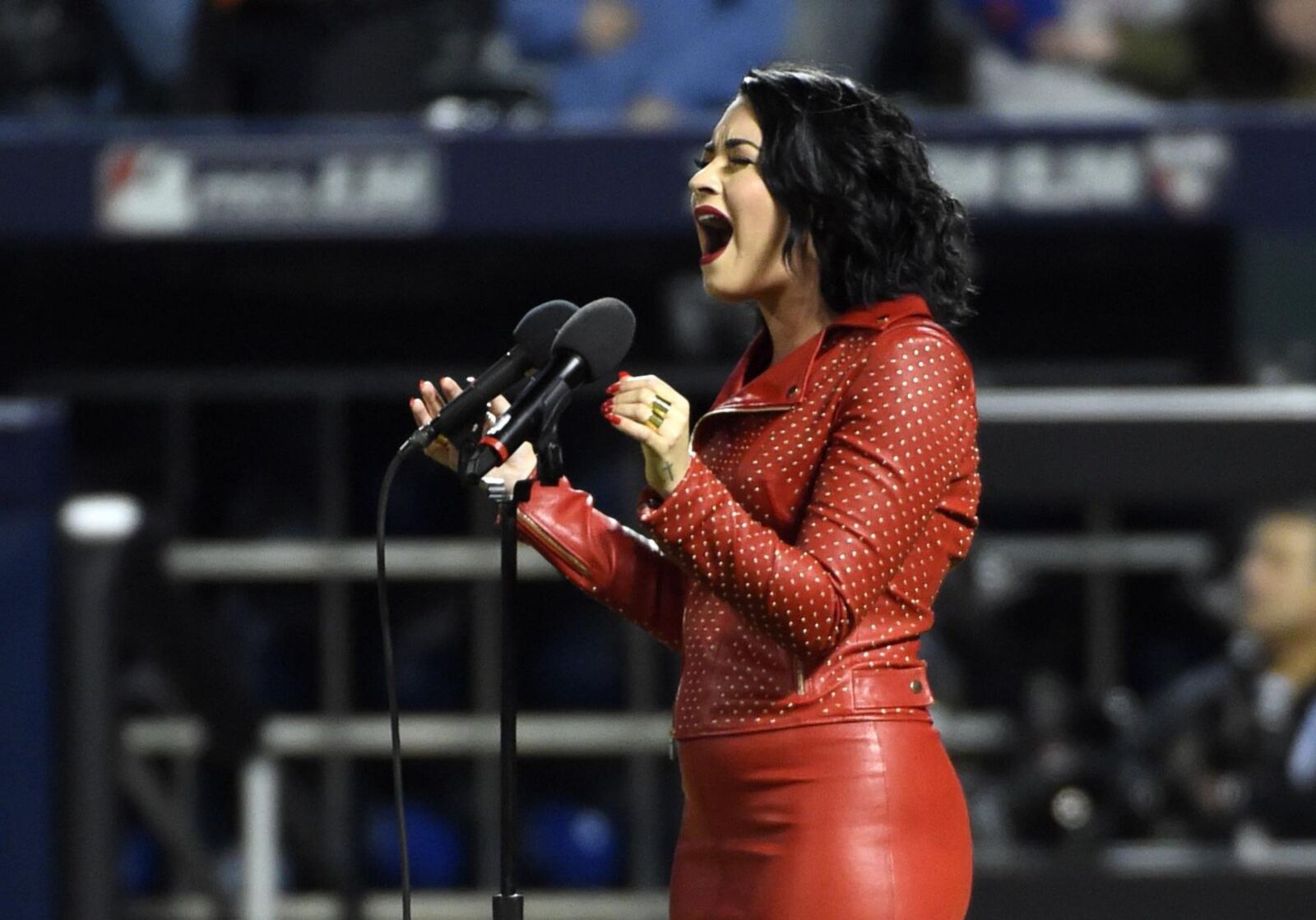 Demi Lovato - MLB World Series Game Four no Citi Field