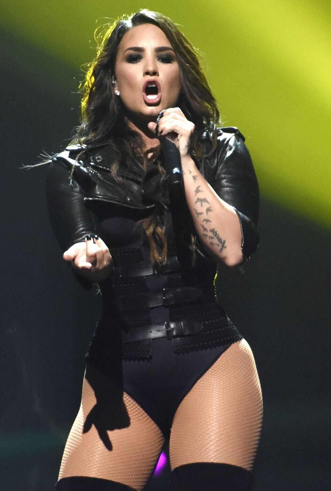 Demi Lovato – Performing in San Jose