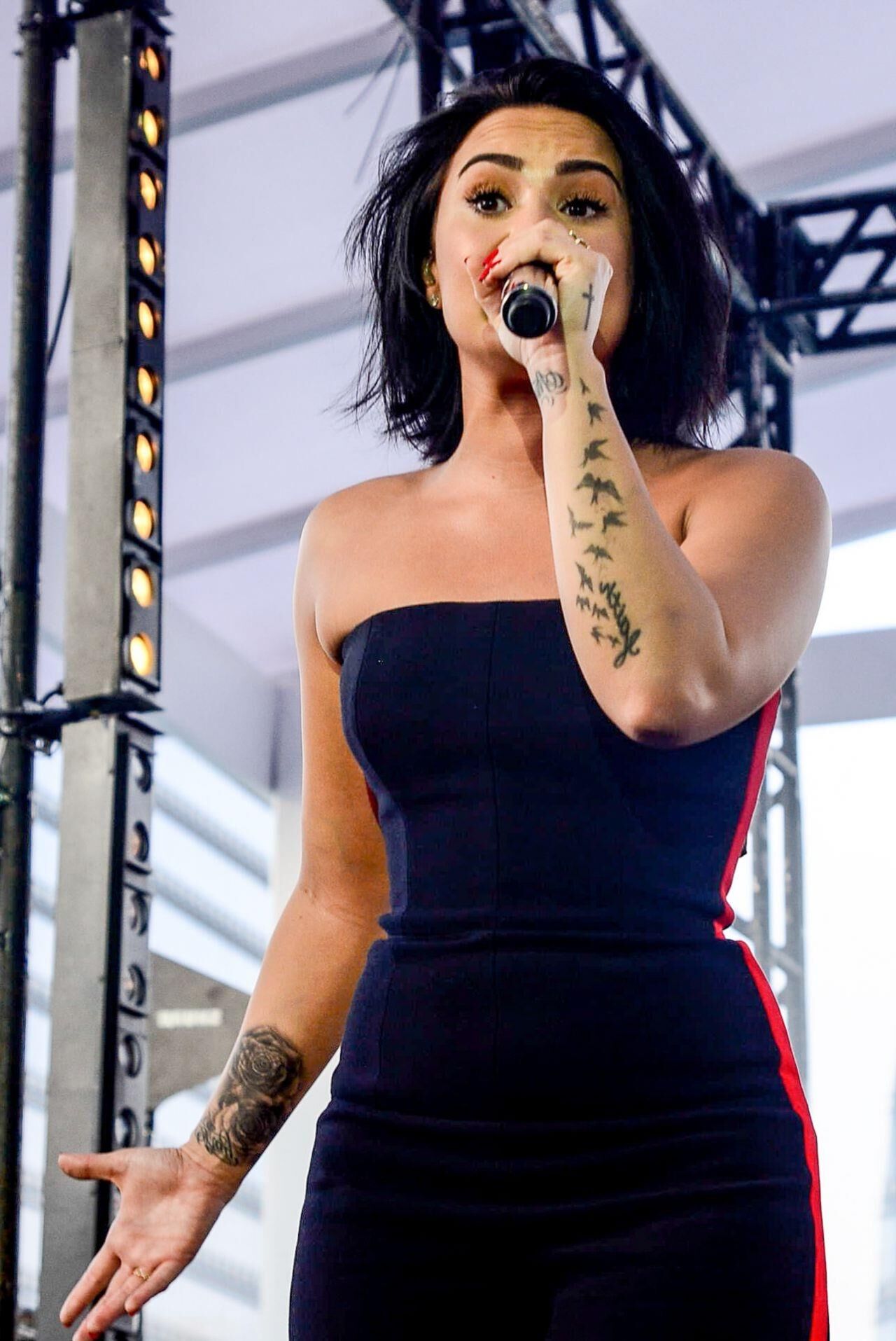 Demi Lovato – Performs at Her Vevo Private Concert in Sao 