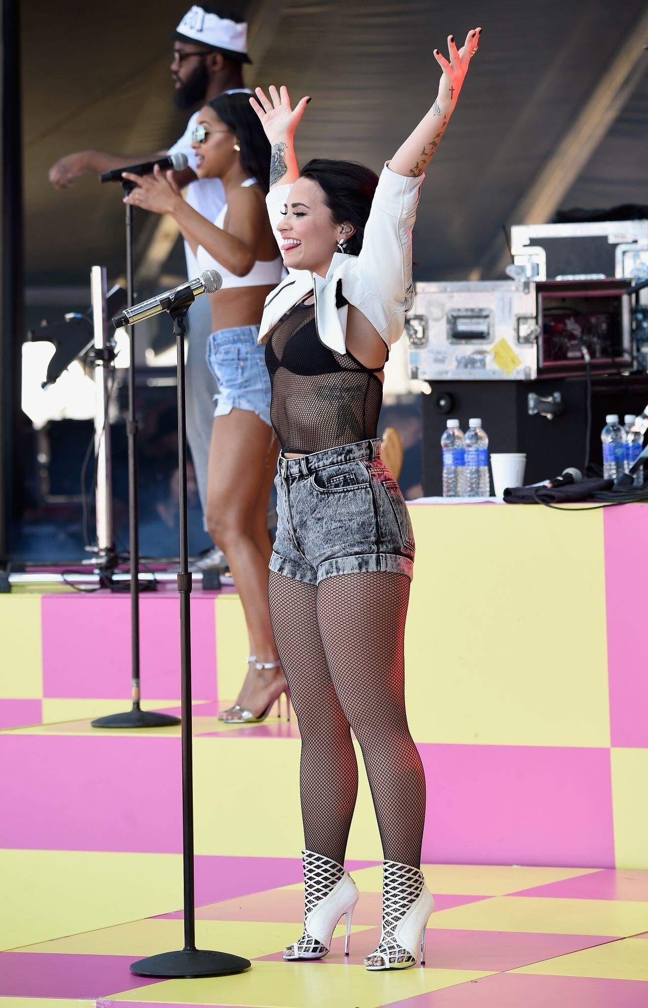 Demi Lovato actúa en Iheart Radio Music Festival Village