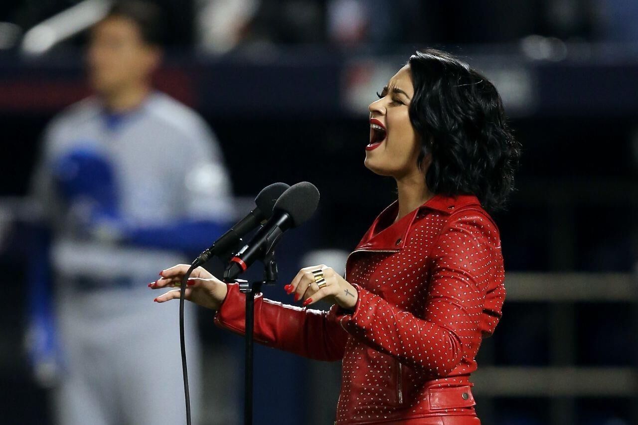 Demi Lovato - MLB World Series Game Four no Citi Field