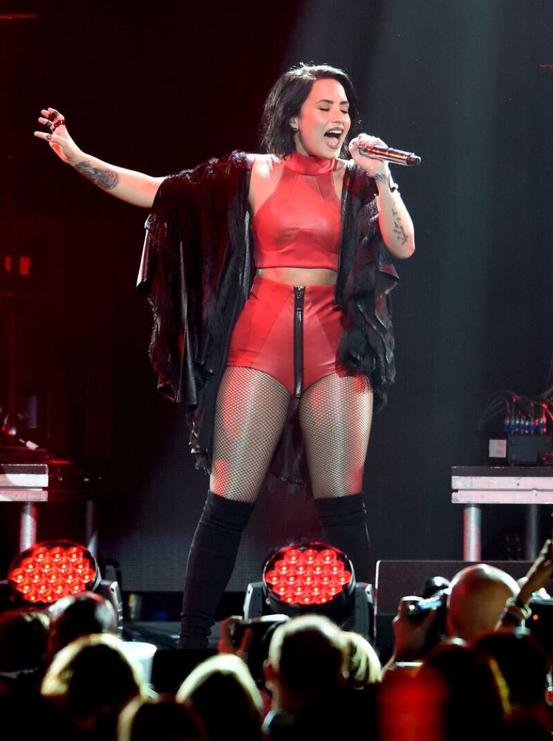 Demi Lovato se produit à Jingle Ball