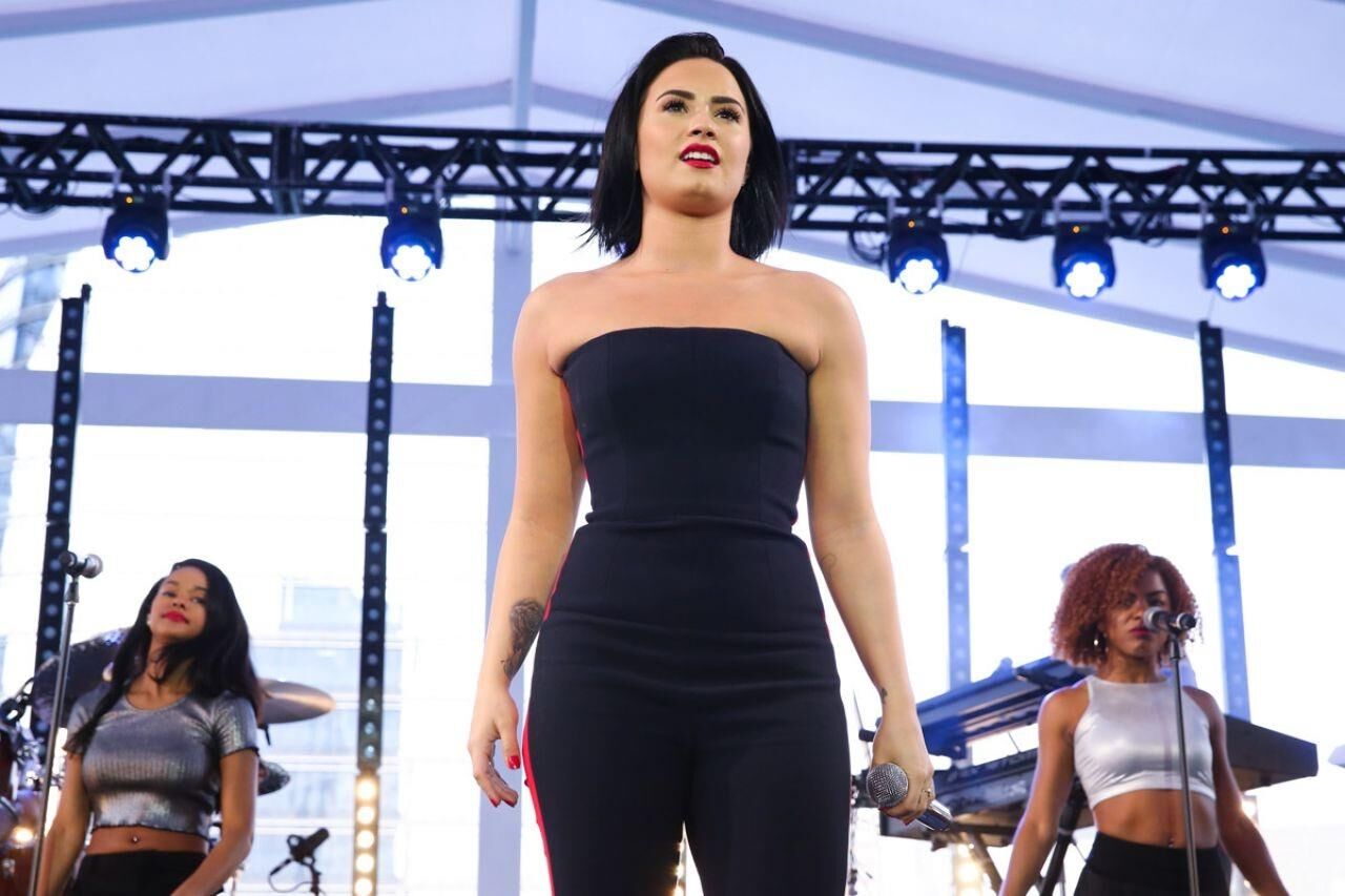 Demi Lovato – Performs at Her Vevo Private Concert in Sao 