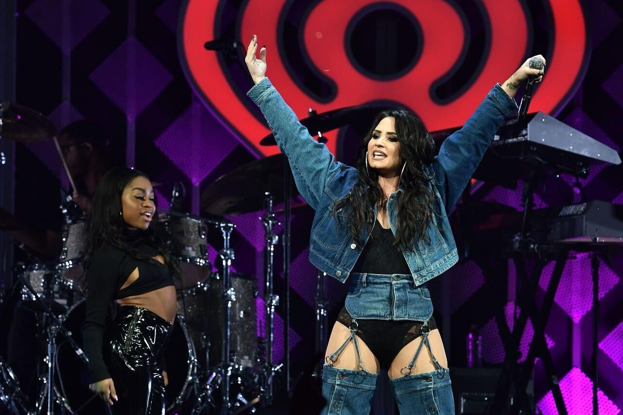 Demi Lovato - Y Jingle Ball