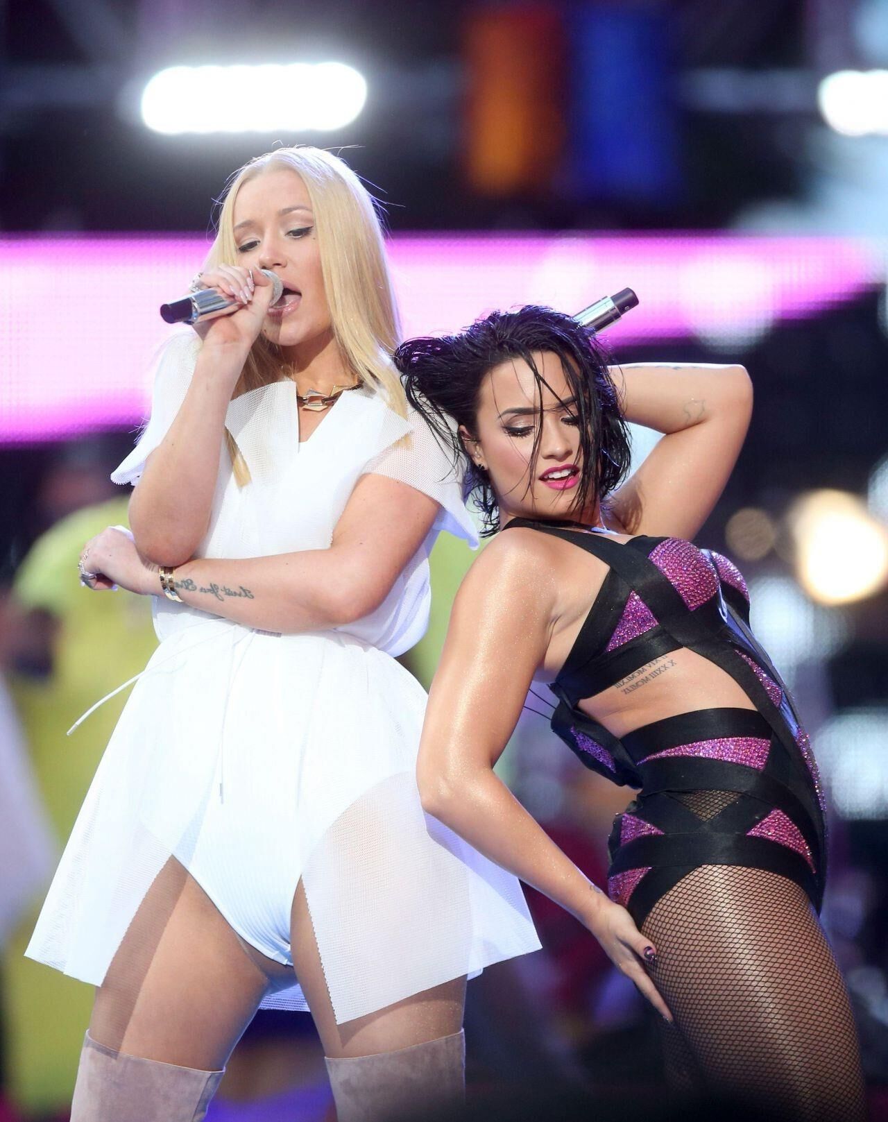 Demi Lovato Performs at MTV Video Music Awards