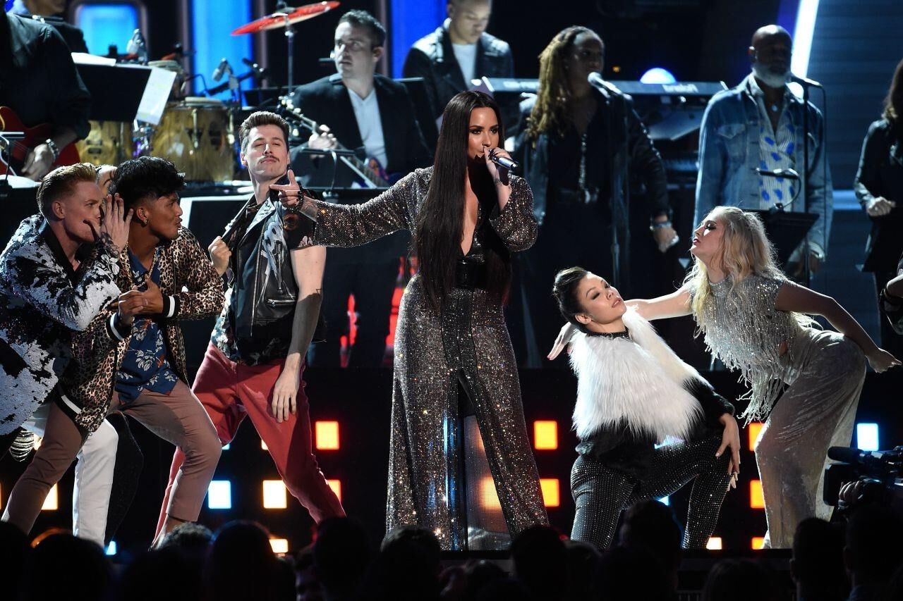 Demi Lovato - se apresenta durante o Grammy Awards