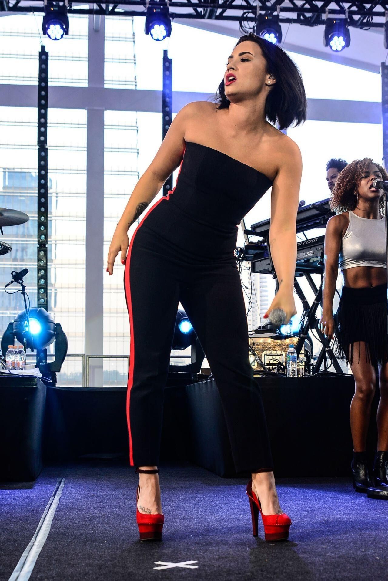 Demi Lovato – Performs at Her Vevo Private Concert in Sao 