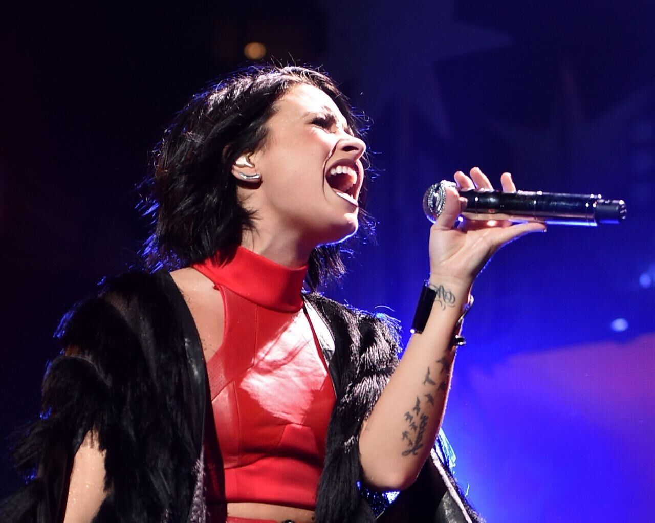 Demi Lovato se produit à Jingle Ball