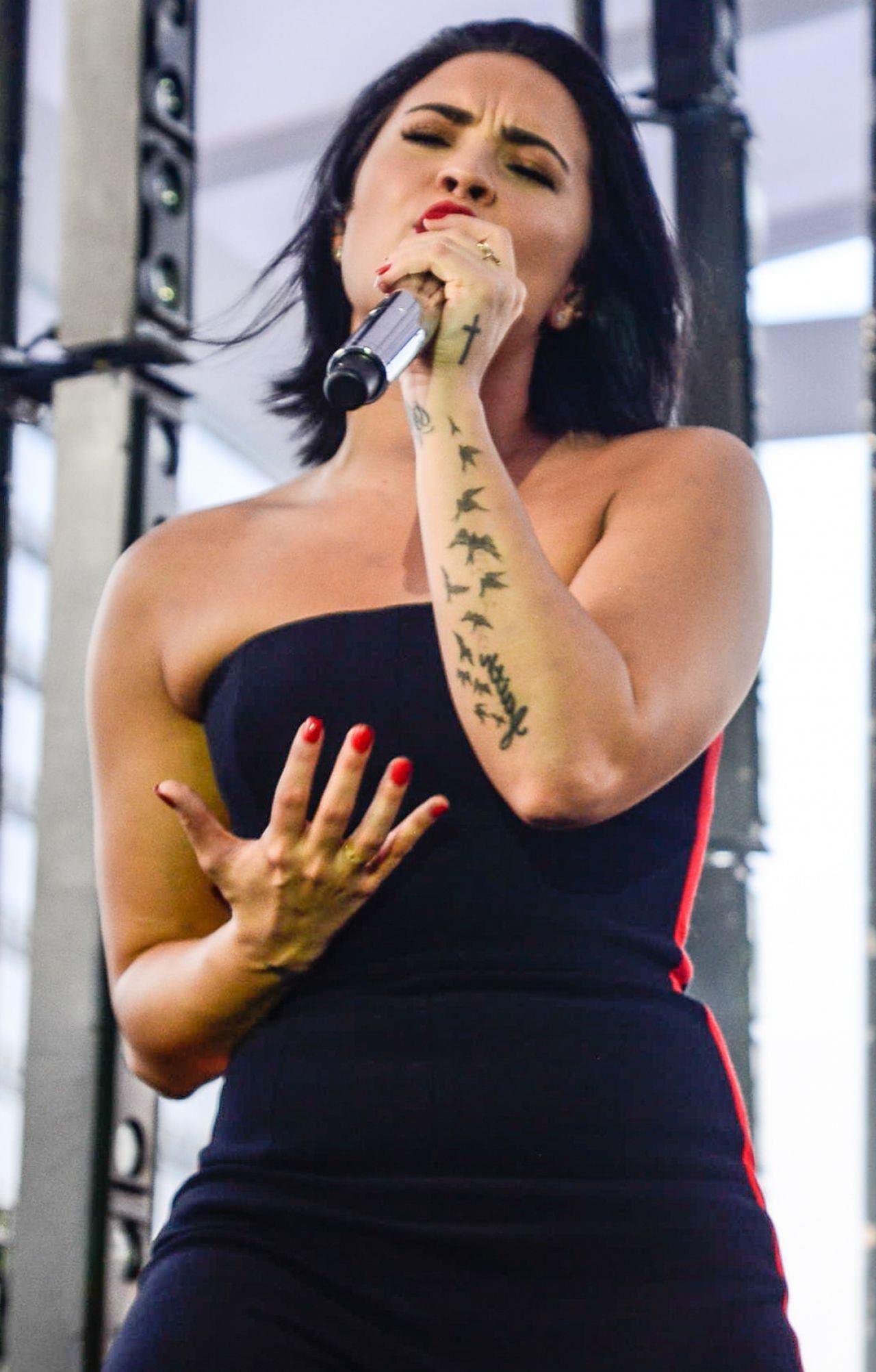 Demi Lovato – Performs at Her Vevo Private Concert in Sao 