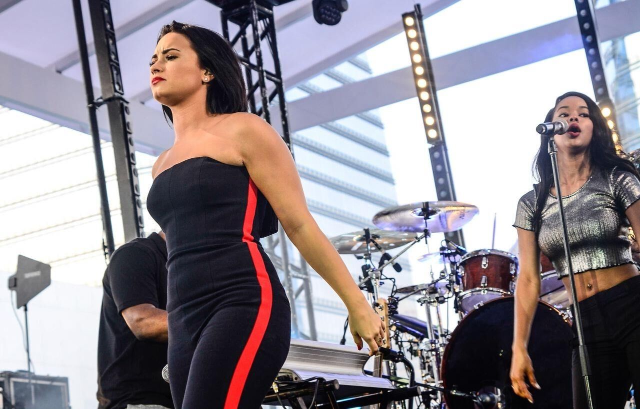 Demi Lovato – Performs at Her Vevo Private Concert in Sao 