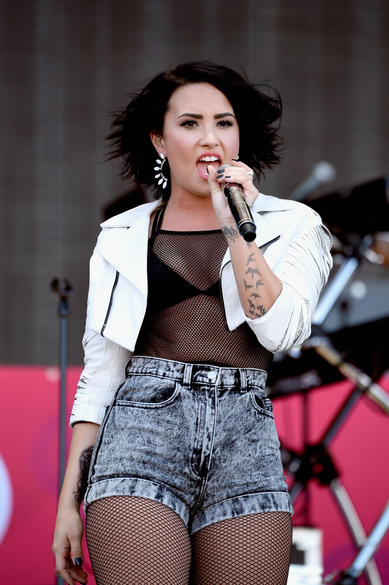 Demi Lovato se produit au village du festival de musique de radio iheart