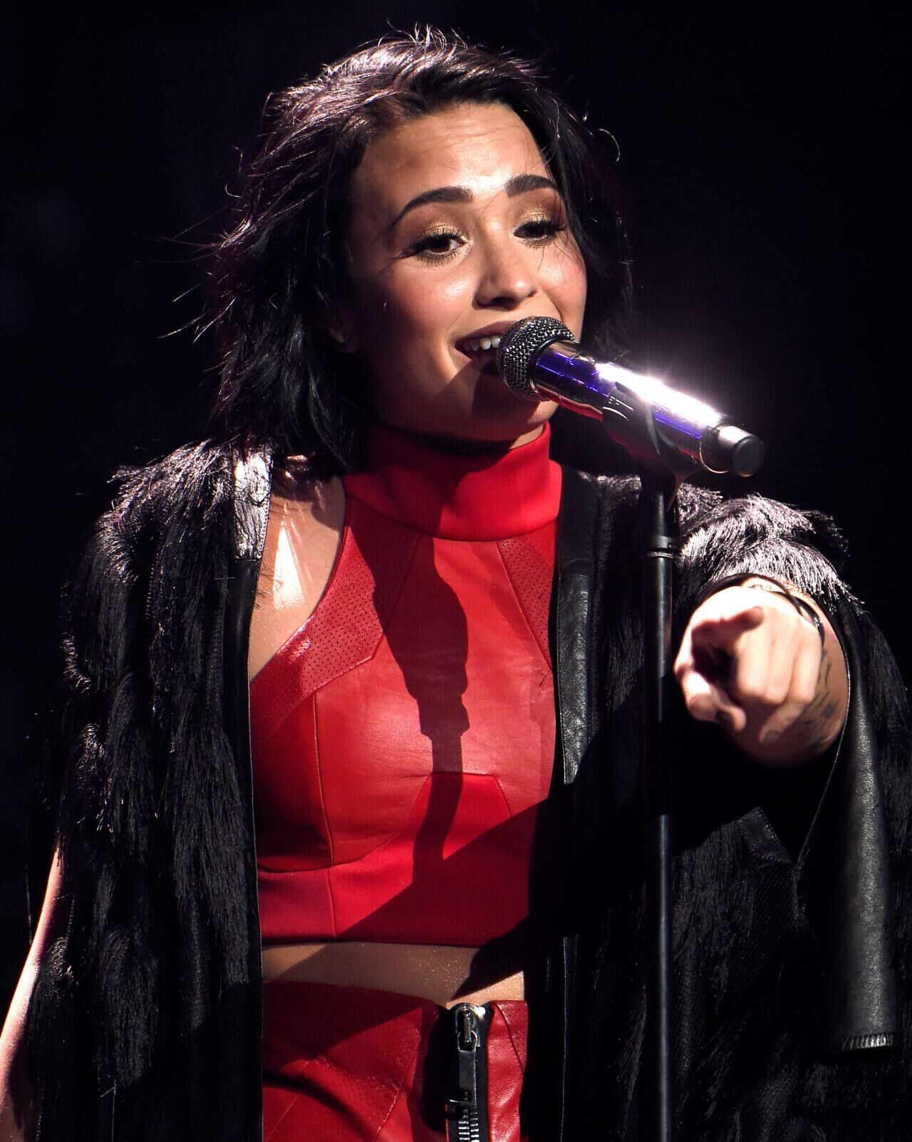 Demi Lovato se produit à Jingle Ball