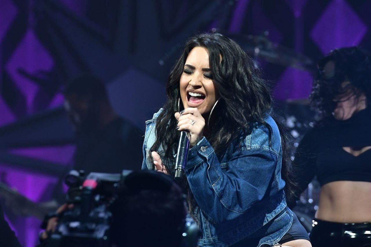 Demi Lovato - Y Jingle Ball