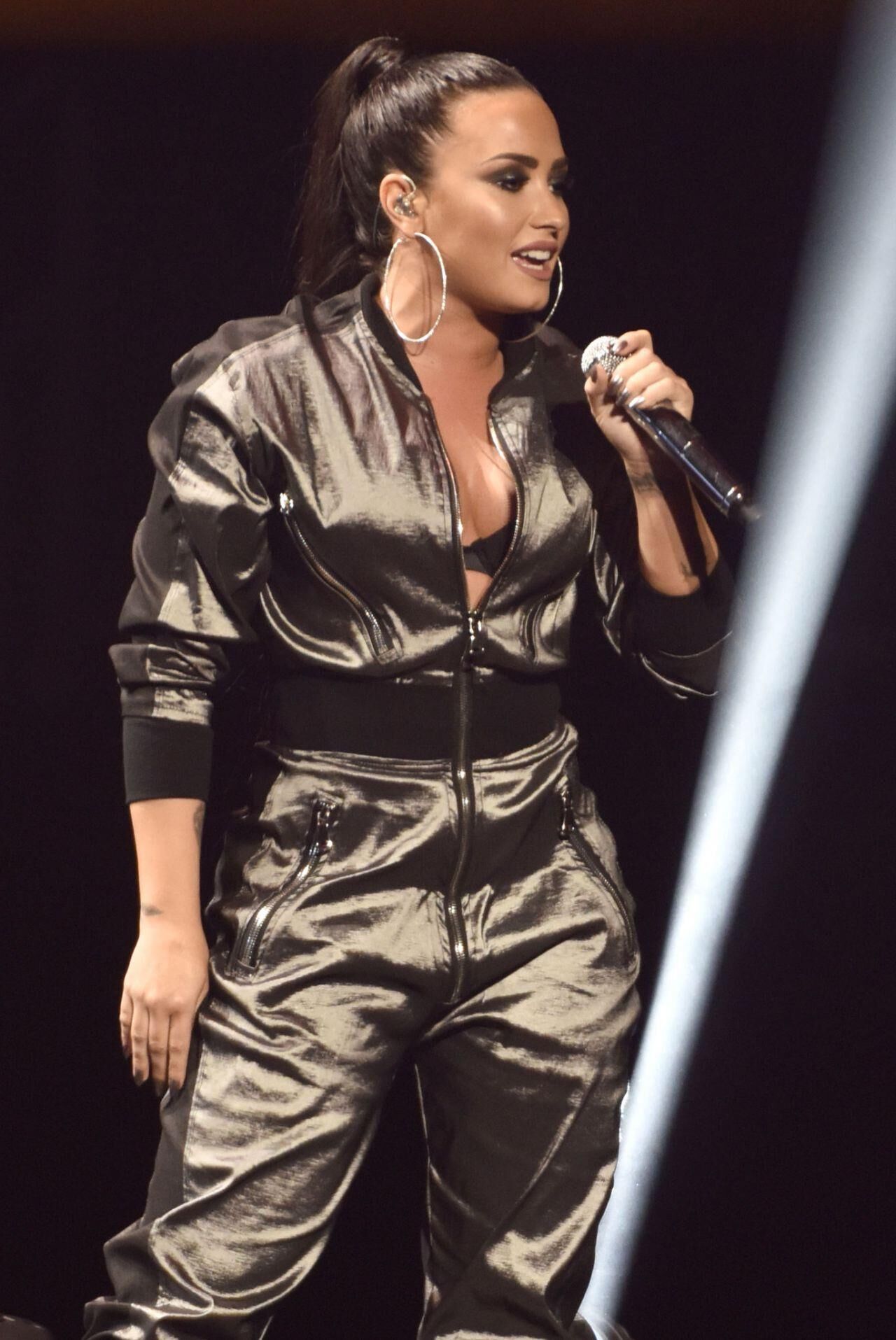 Demi Lovato – American Music Awards 