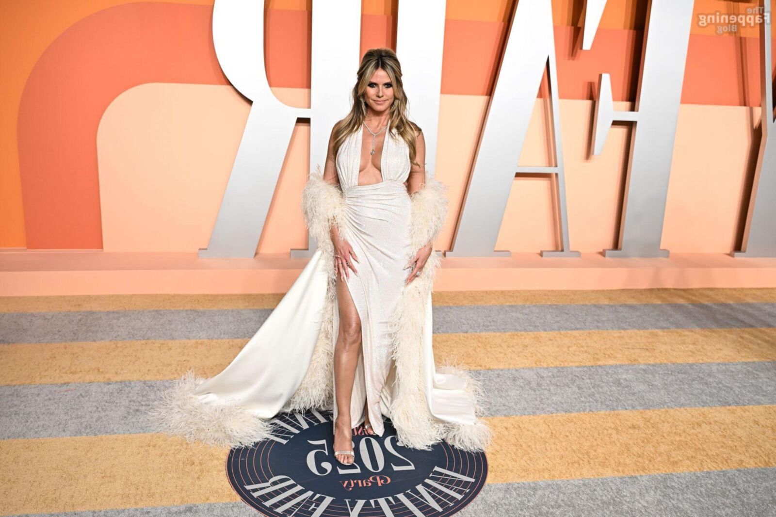 Heidi Klum atordoa na festa do Oscar Vanity Fair