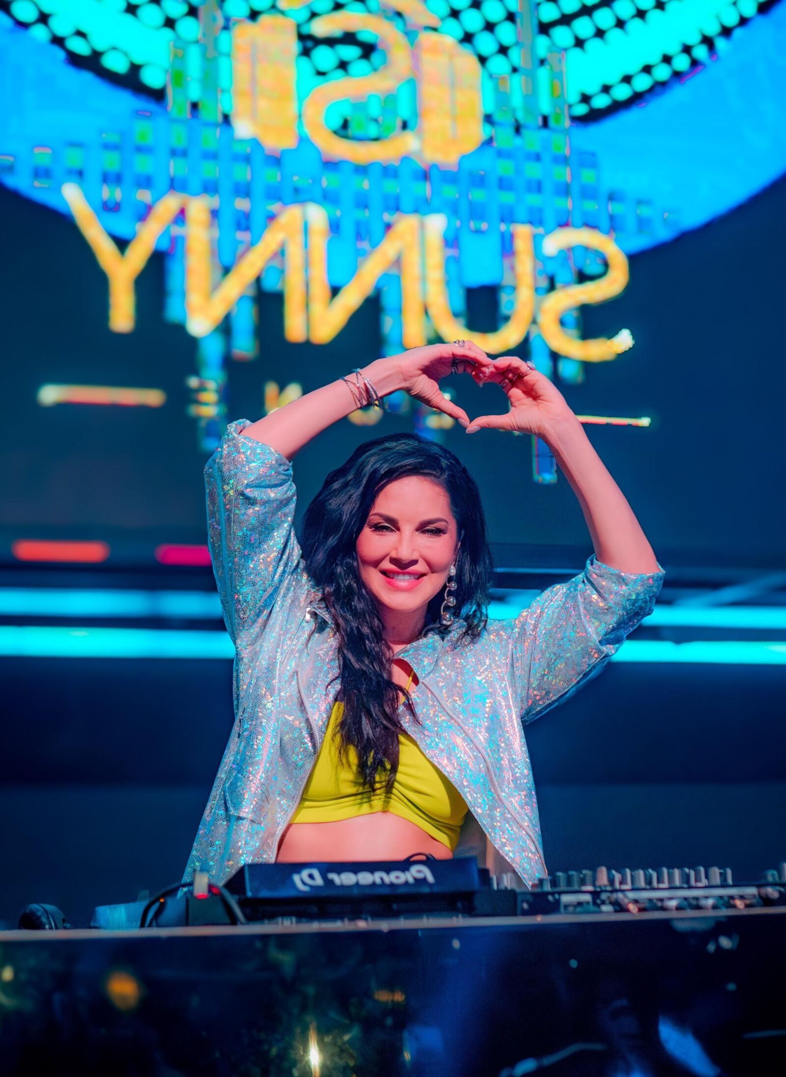 Sunny Leone Celebrity DJ no Ignite Superclub Bengaluru DEC