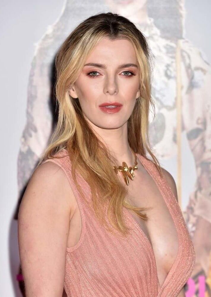 Betty Gilpin