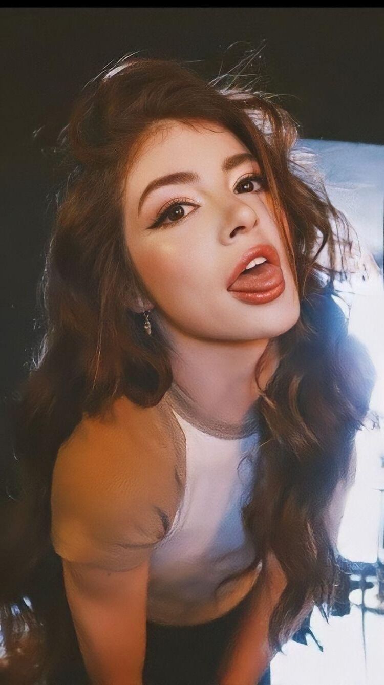 Chrissy Costanza