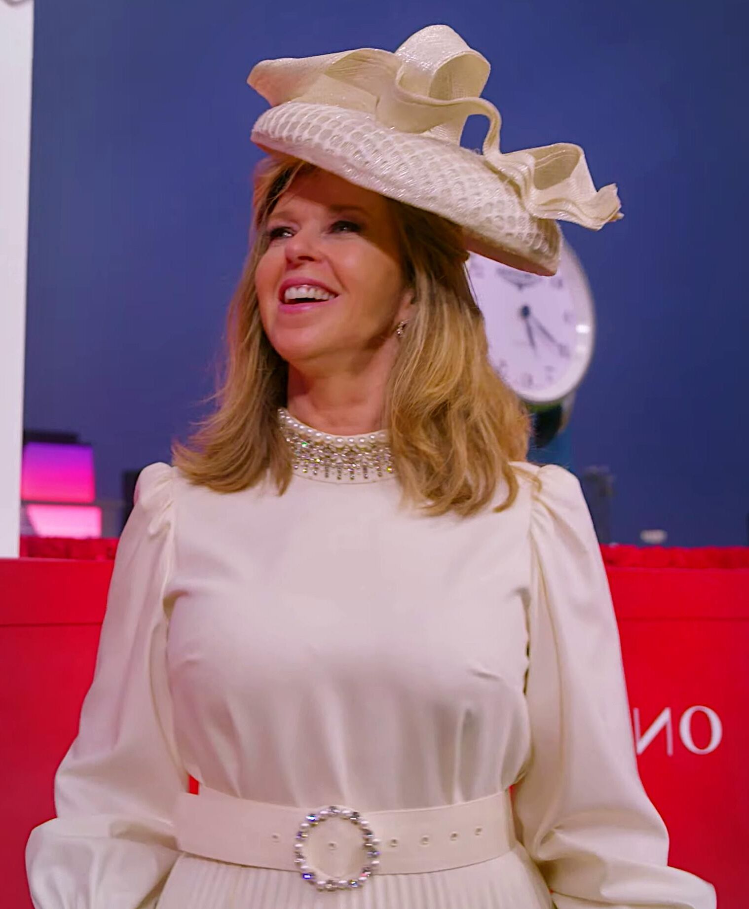 Busty UK Milf Tit Slut Kate Garraway, auf TV Fuck Tour in Dubai