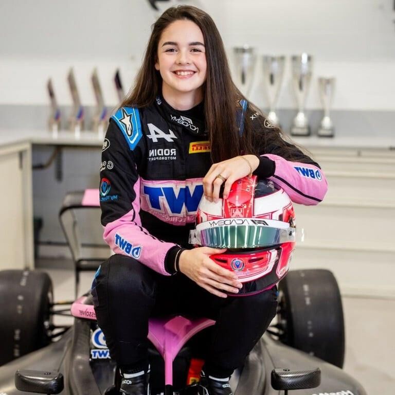 Women in sport abbi pulling (british racing driver)