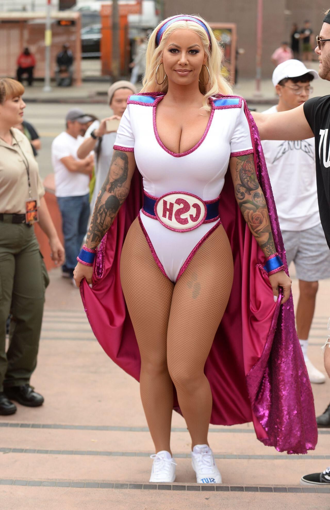 Amber levantou -se em sua rd anual slutwalk