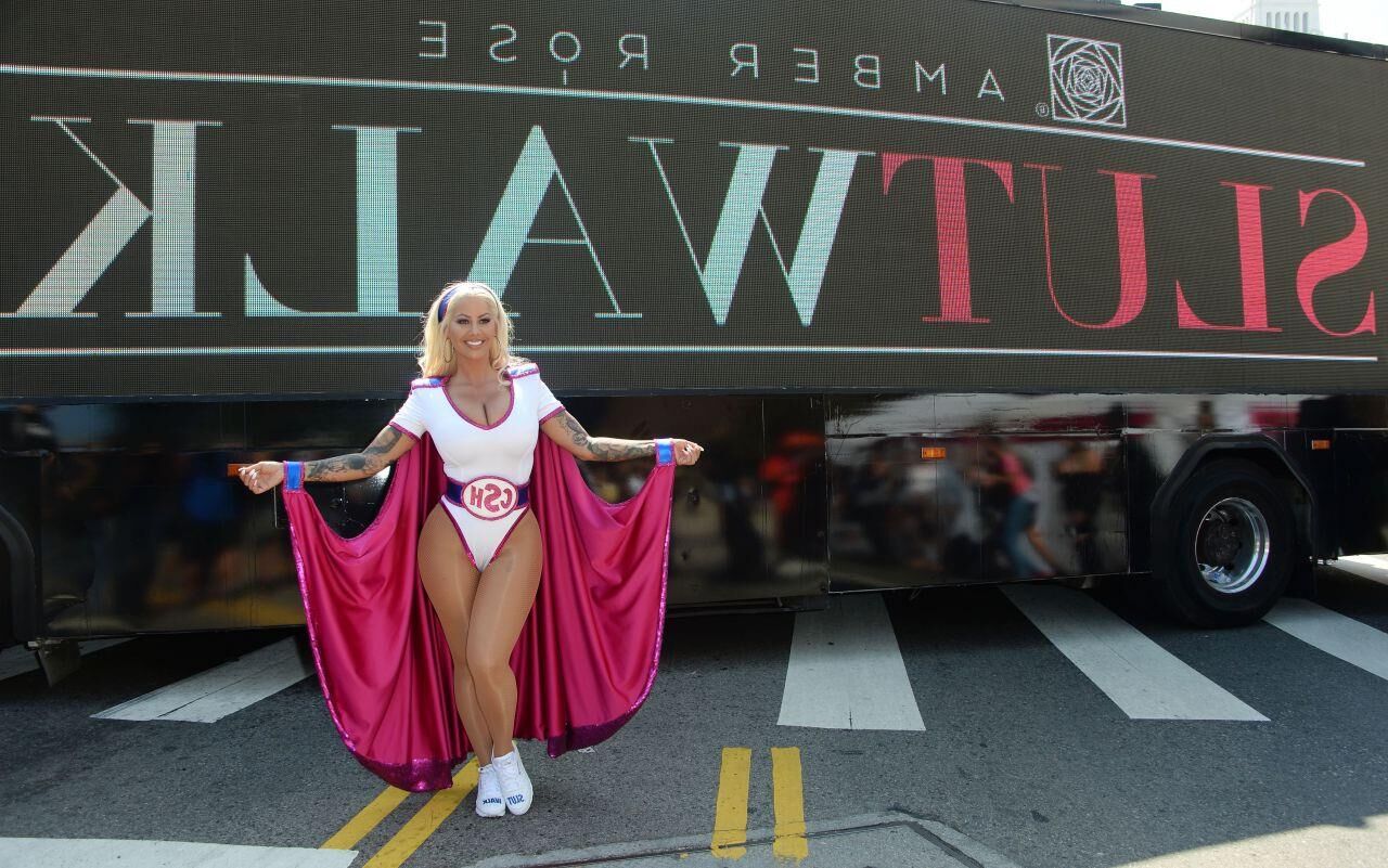 Amber levantou -se em sua rd anual slutwalk