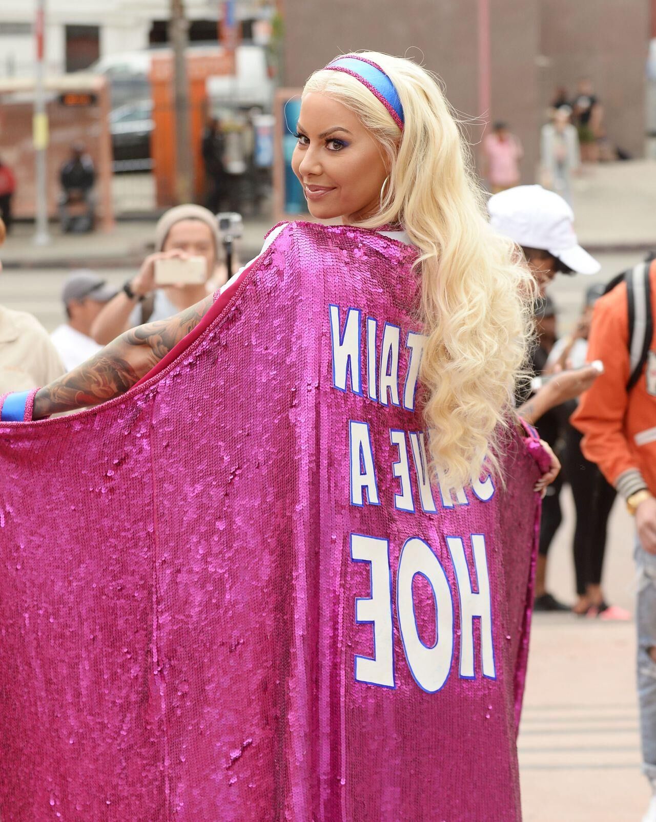 Amber levantou -se em sua rd anual slutwalk