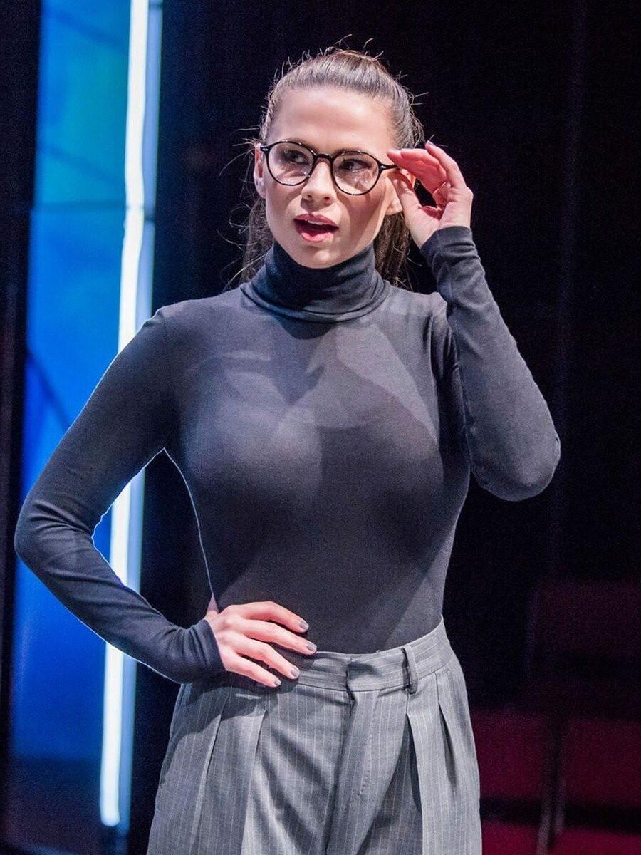 Amante de los senos de Hayley Atwell