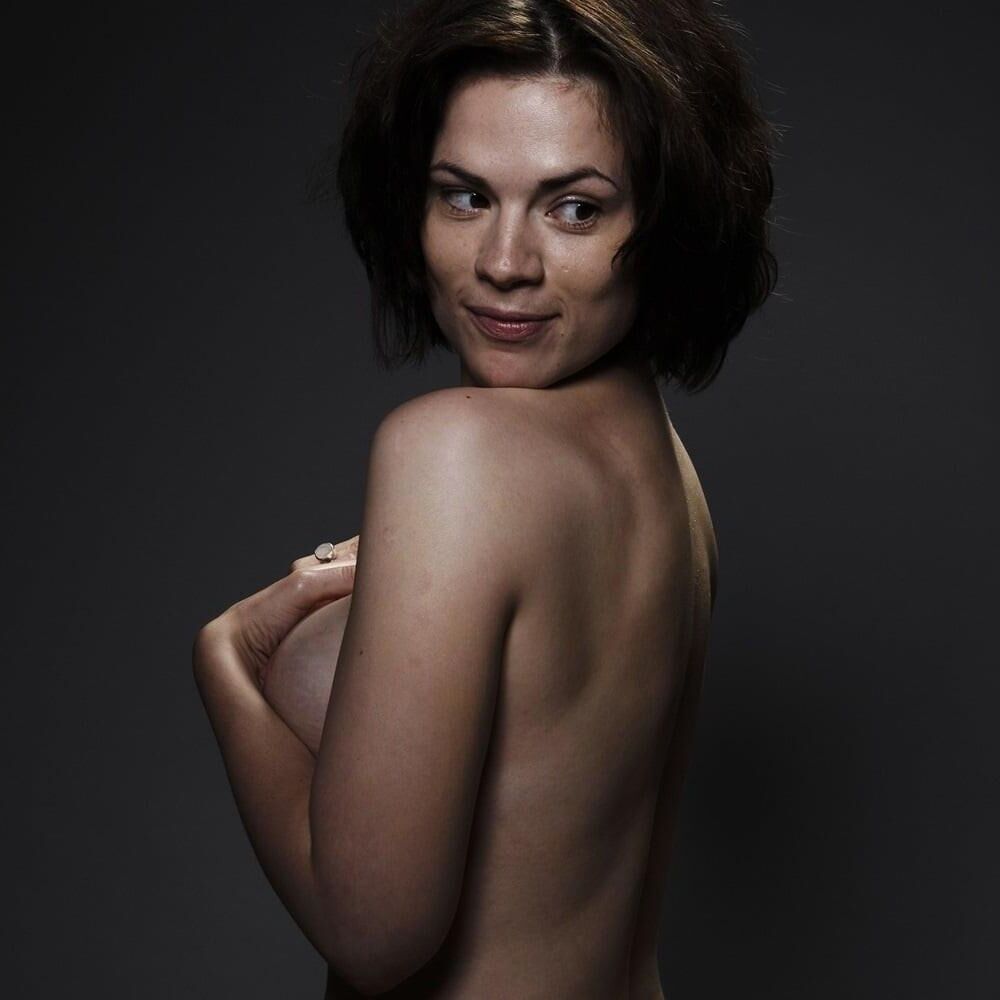 Amante de los senos de Hayley Atwell