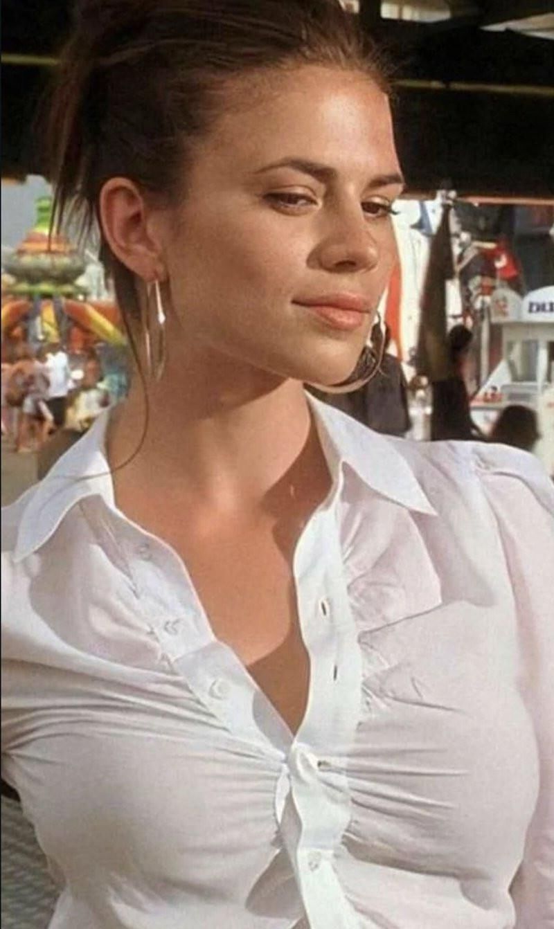 Amante de los senos de Hayley Atwell