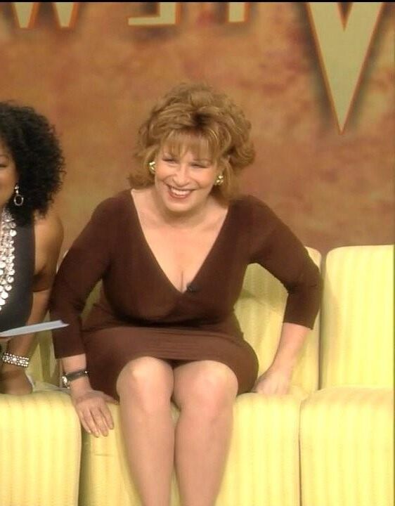 Joy Behar me fait jouir si fort