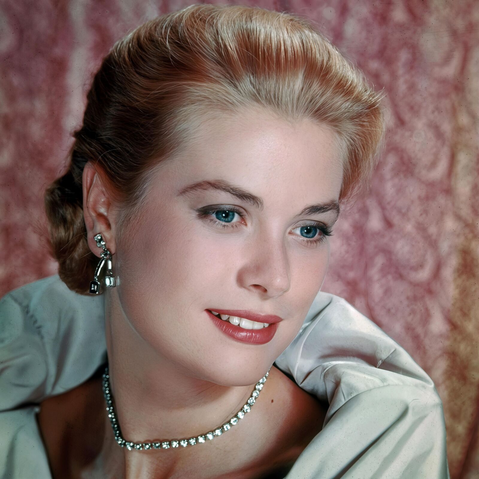 Le visage de Grace Kelly en hyper résolution