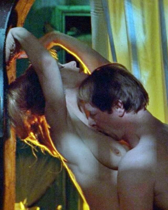 Celebrity Side Boob 