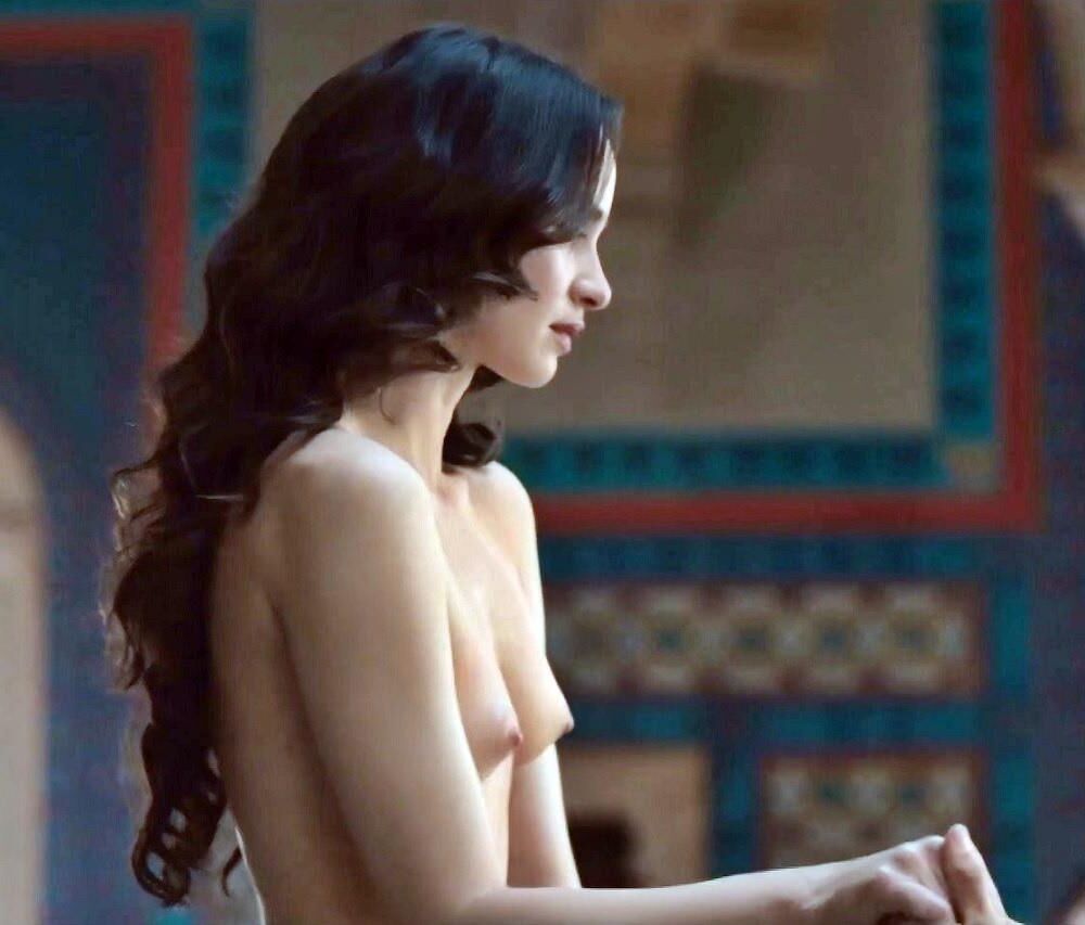 Celebrity Side Boob 
