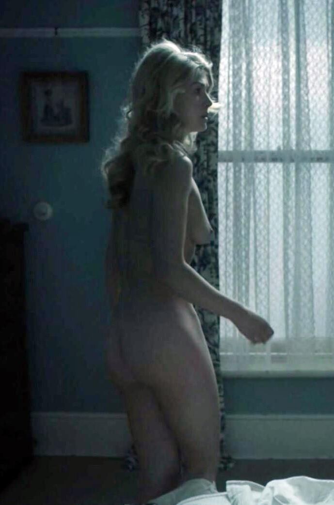 Celebrity Side Boob 