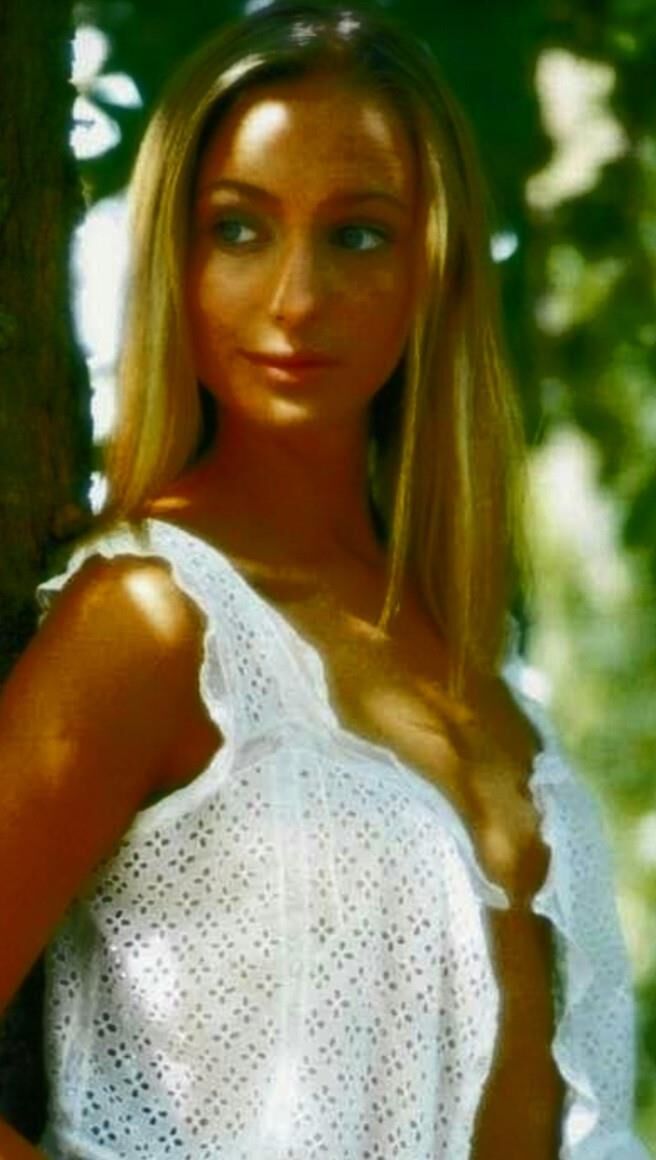 Ali Bastian Photo #