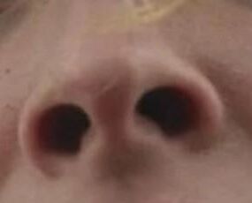 I want to suck Chloes NOSE