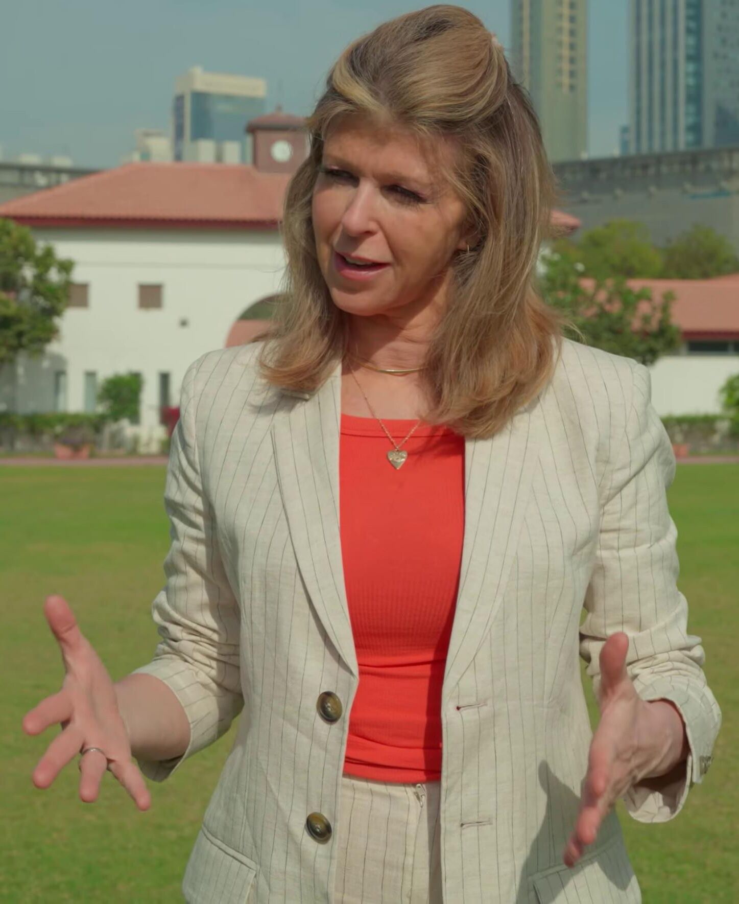Busty UK milf tit salope Kate Garraway, TV Fuck Tour à Dubaï