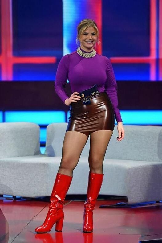 AI Beatrice Egli в нейлонах