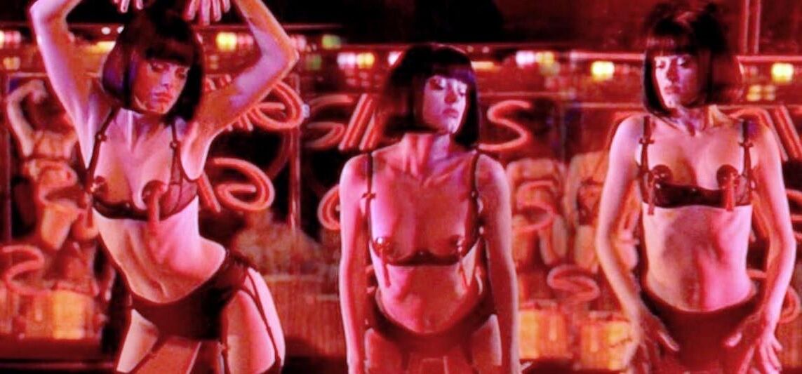 Célébrités cachant des seins