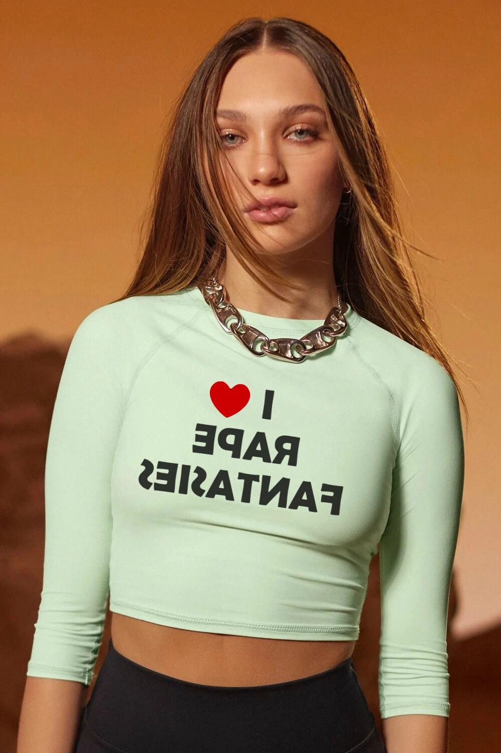 セレブのTシャツ
