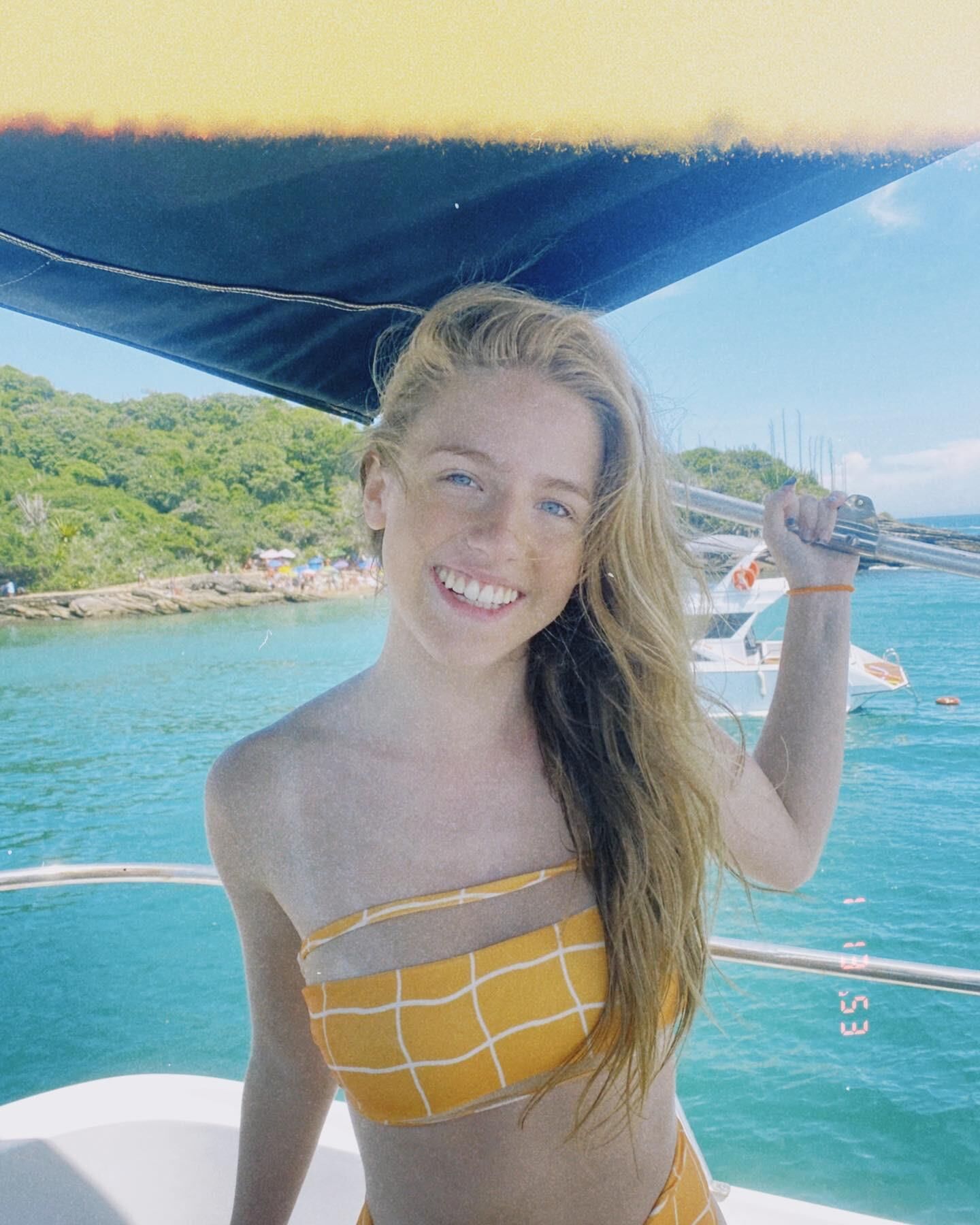 Nicolle Castro a cette ambiance de fille d'à côté