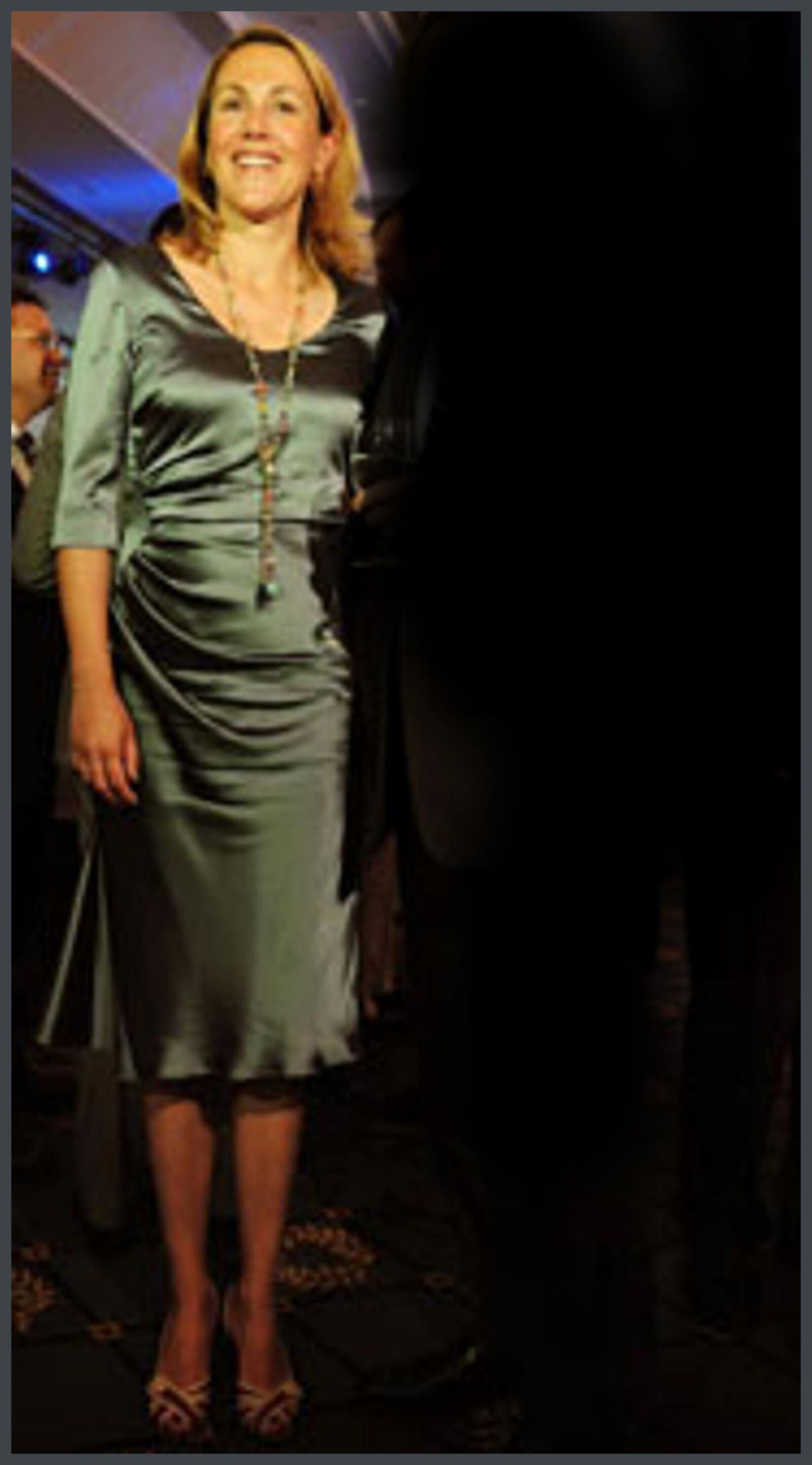 Bettina W. Gesellschaftsdame fuer Schoen Geilen Fick!
