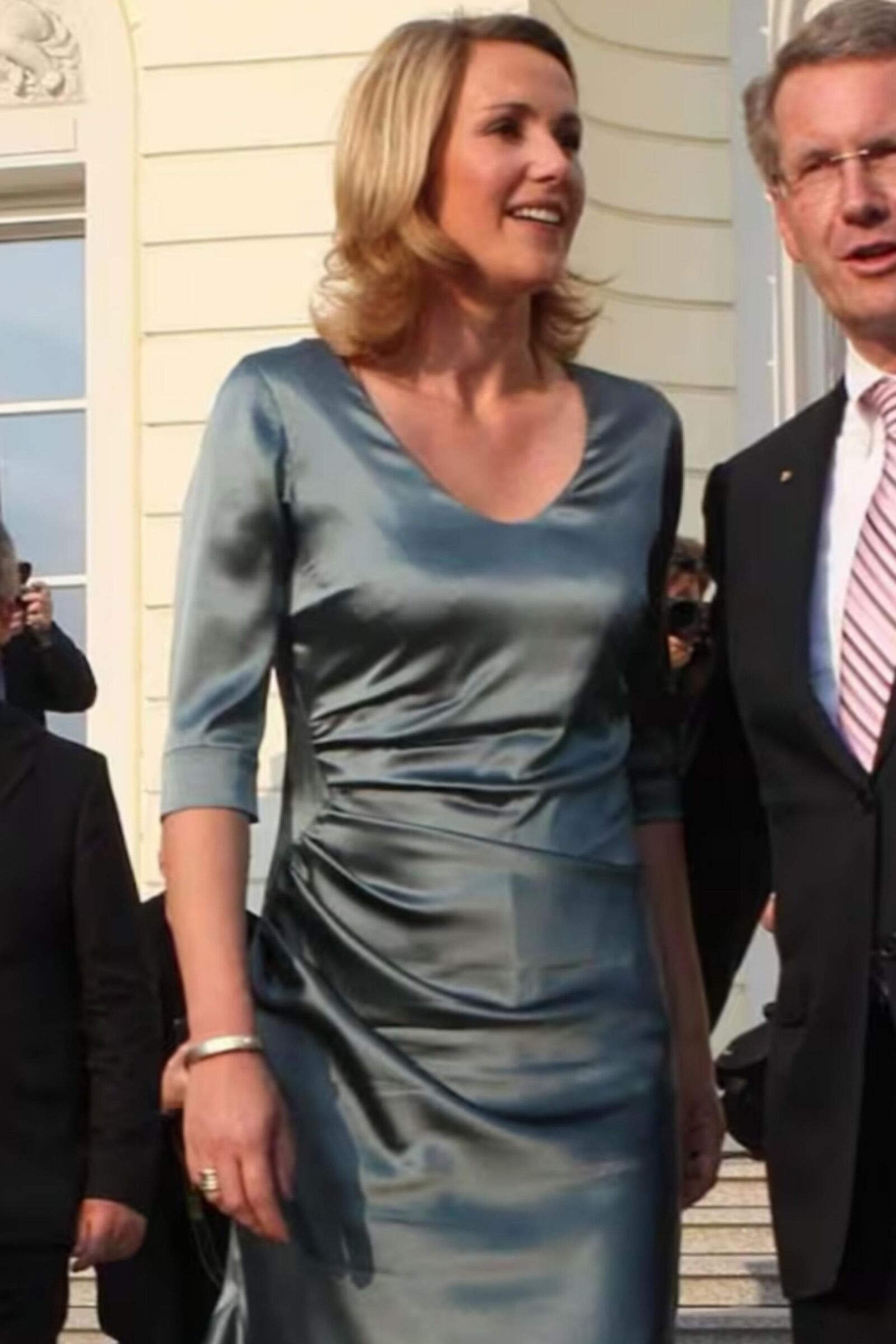 Bettina W. Gesellschaftsdame fuer Schoen Geilen Fick!