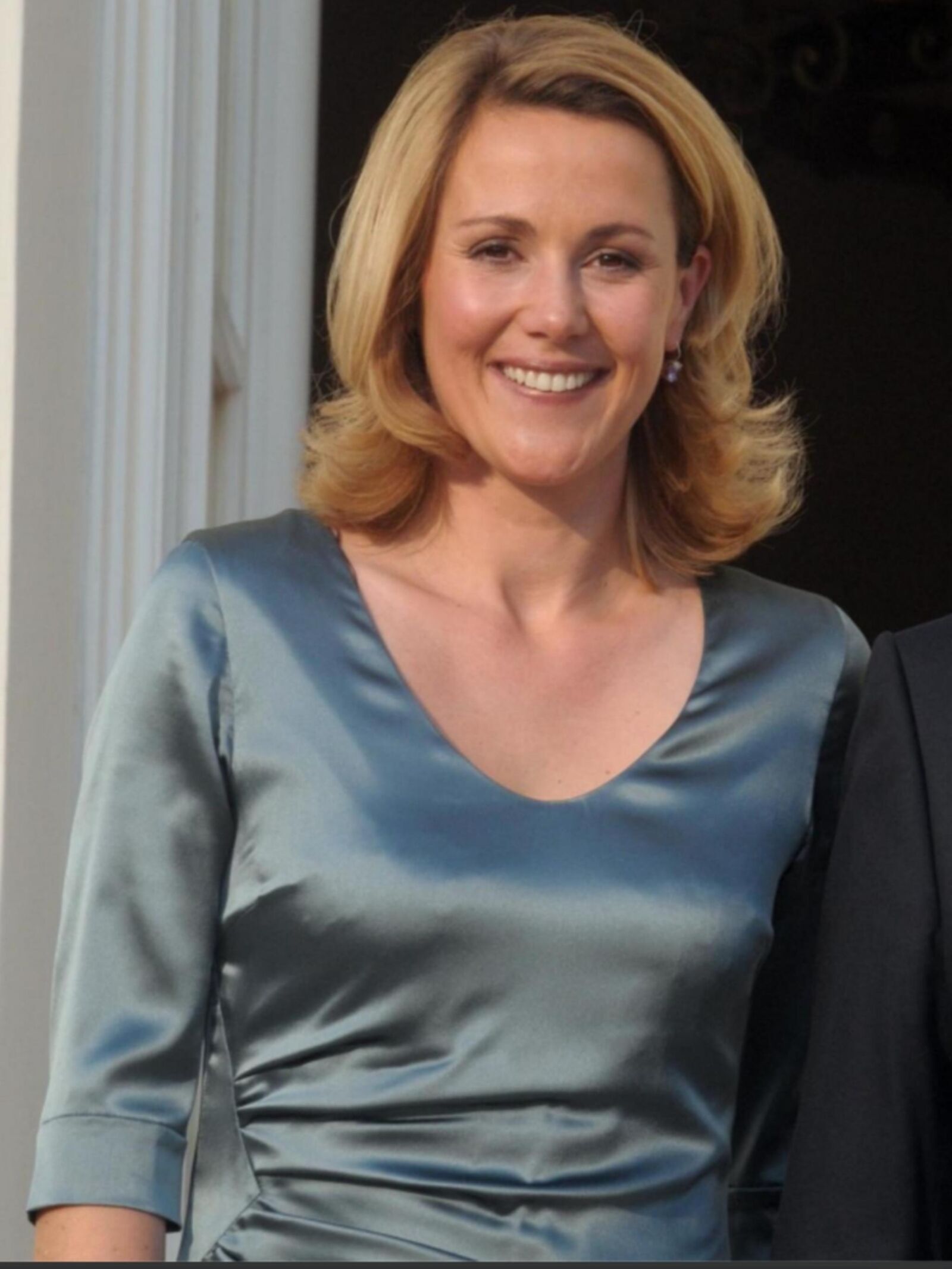 Bettina W. Gesellschaftsdame fuer Schoen Geilen Fick!